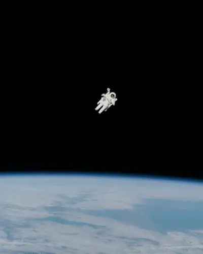 Spacewalk Tanpa Tali